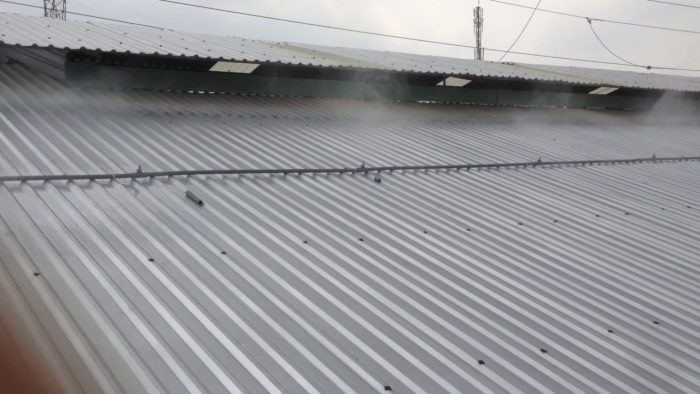 Lắp đặt hệ thống máy phun nước mái tôn nhà xưởng tại Hóc Môn